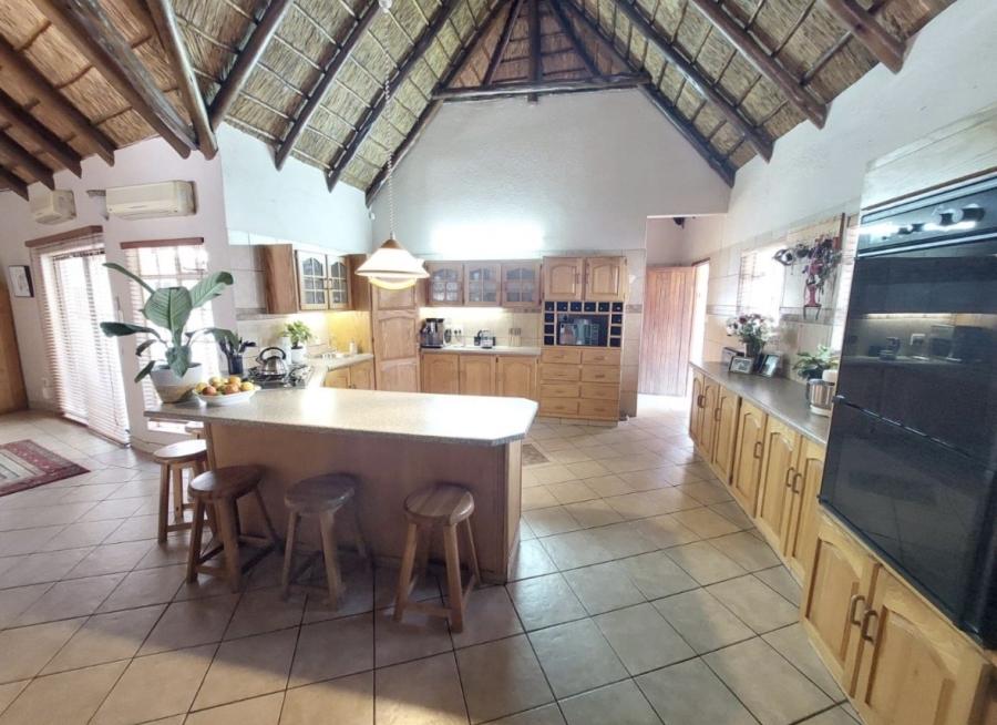 To Let 4 Bedroom Property for Rent in Flamwood North West